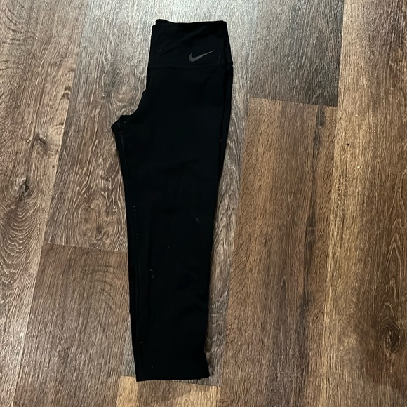Nike women’s Legend Crop Tight - Picture 1 of 1